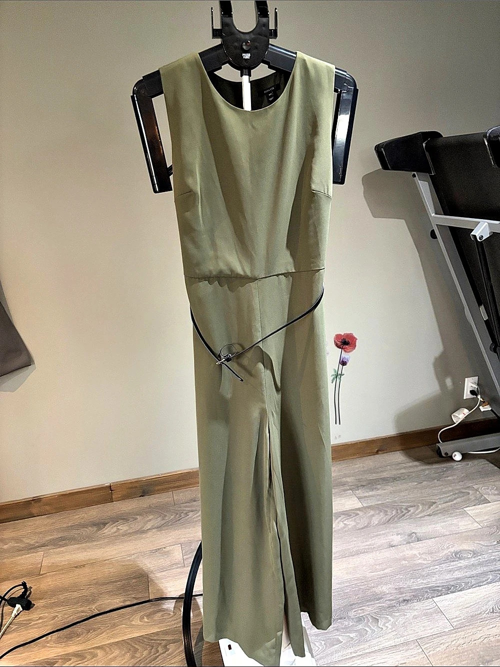RW&CO. Sleeveless Wide-Leg Jumpsuit with Open Back. Sleeveless Wide-Leg Jumpsuit